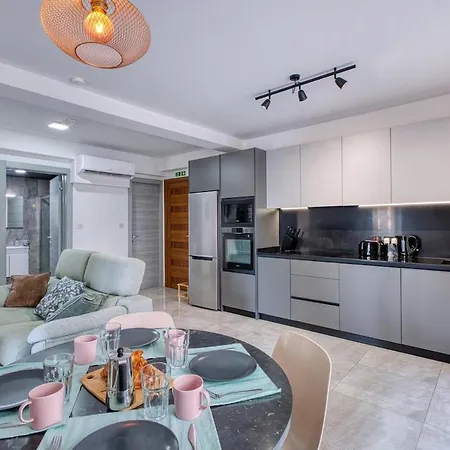 Wonderful, Equipped 2br With Balcony In By 360 Estates *