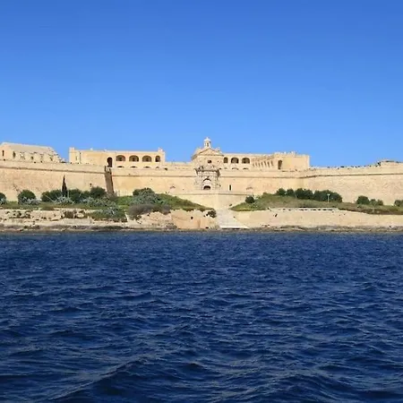 Wonderful, Equipped 2br With Balcony In By 360 Estates شقة